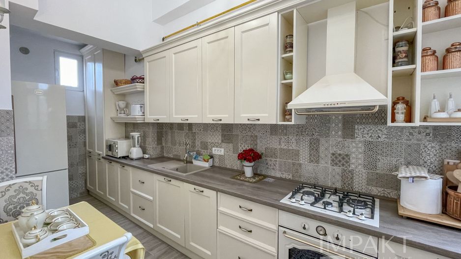 Apartament deosebit cu 3 camere, curte si parcare, aproape de Centru - Poză 9