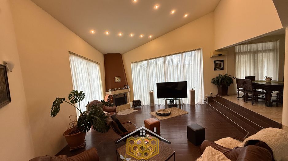 Casa P+1 cu garaj si 950 mp teren in Simnicul de jos - Comision 0% - Poză 1