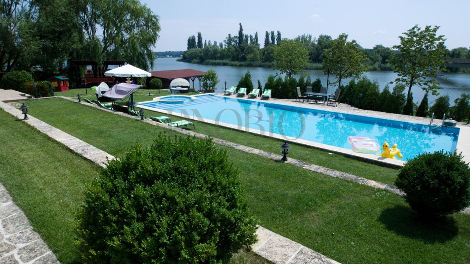 Vilă pe malul Lacului Snagov | 3.000 mp teren | 90 m deschidere lac - Poză 1