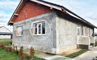 Casa de vanzare cu 3 camere in Girisu de Cris, Bihor - Poză 1