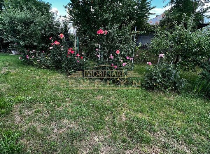 Teren 900 mp + Constructie 30 mp, zona Impr. Traian ( toate utilitatile ), pret 85.000 euro usor negociabil - Poză 3
