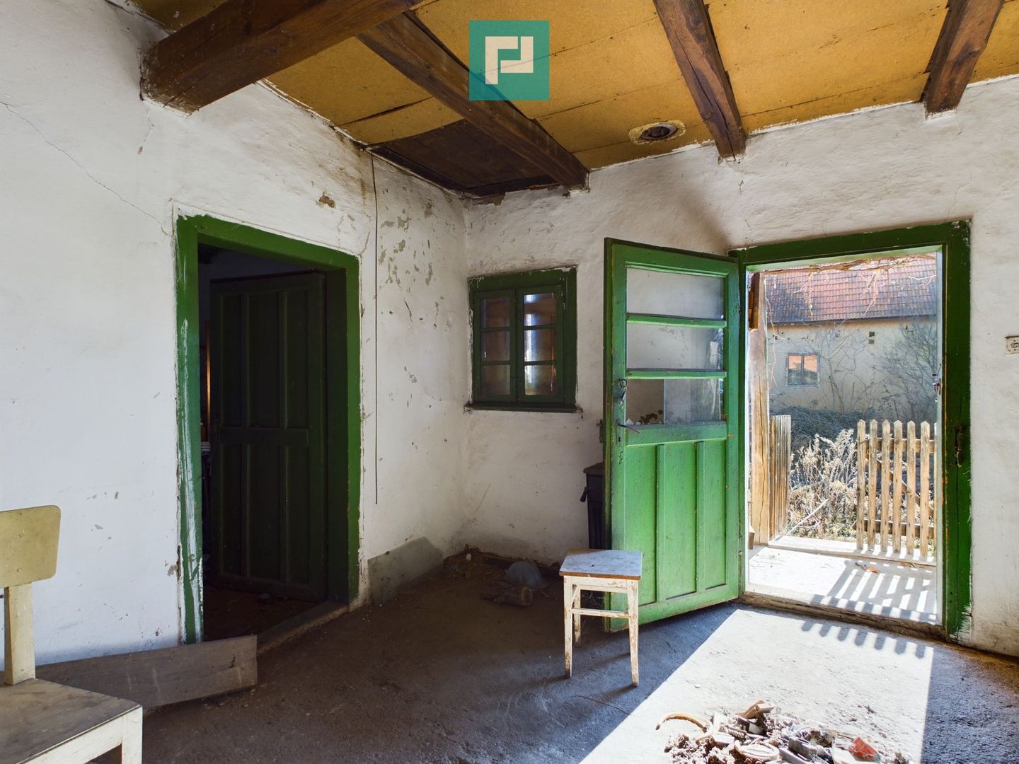 Casă rustică de vânzare în Tauț - Poză 4