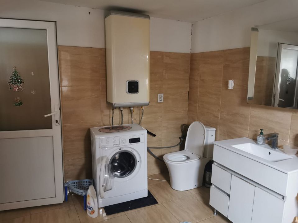 Casa de vanzare - comuna Pielesti - Poză 10