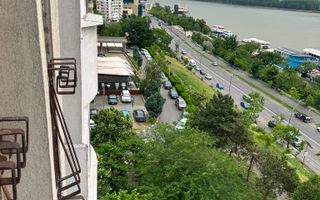 De vanzare apartament cu 3 camere, zona Faleza, etaj 7/8, 149.000 euro - Poză 1