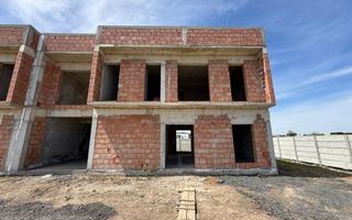 Eleganță și natură: vilă urbană exclusivistă în Tunari - Poză 2