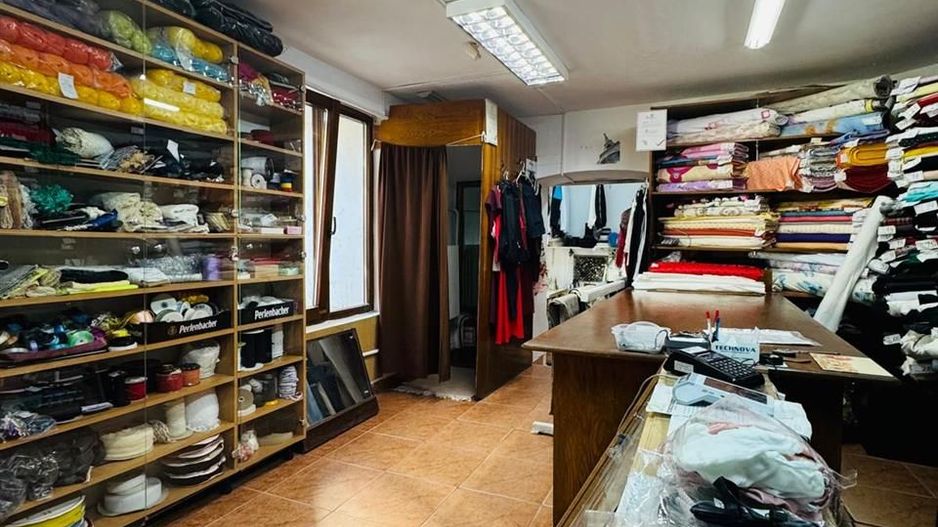 Spatiu comercial la demisol Central cu boxa - Poză 1