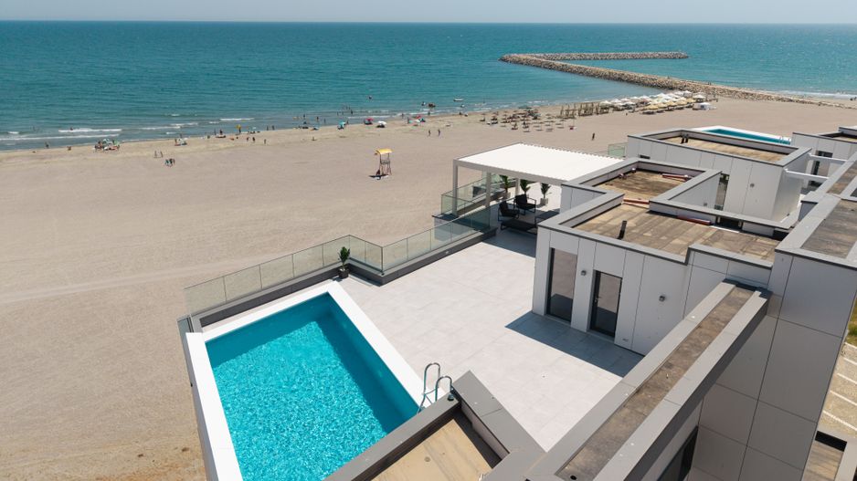 PENTHOUSE CU PISCINA, VEDERE PANORAMICA LA MARE/FALEZA OLIMP - Poză 3