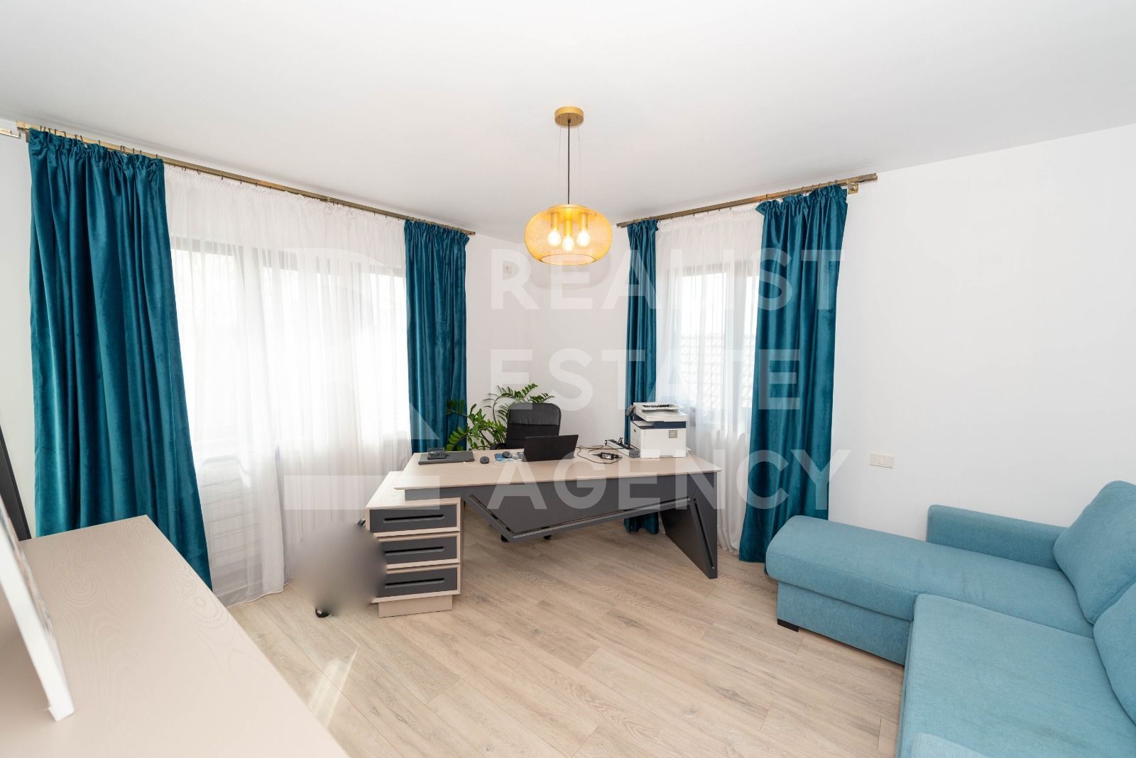Vila in Tunari cu garaj si spatii de depozitare - Poză 11