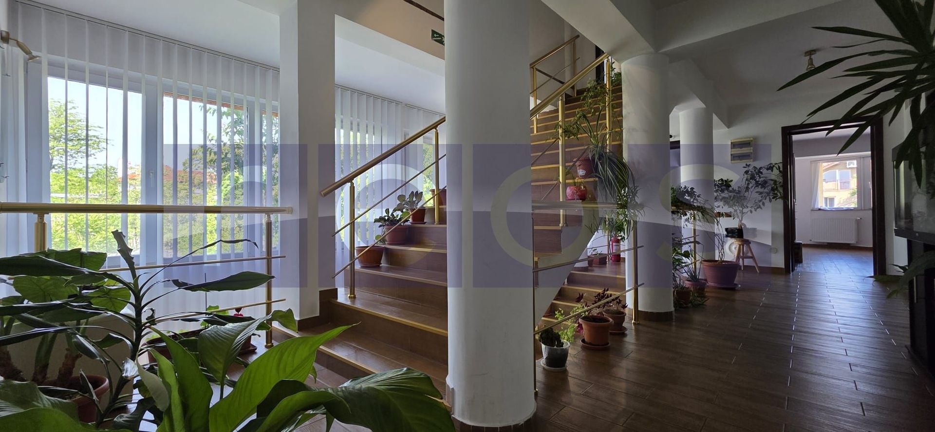 VANZARE CASA 7 CAMERE | PISCINA ACOPERITA | ZONA VATRA LUMINOASA - Poză 1
