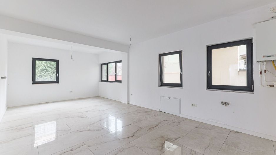 VÂNDUT! Apartament nou, ultracentral, cu loc de parcare privat - Poză 4