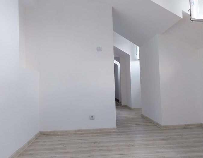 APARTAMENT MANSARDA METROU ZONA STEFAN CEL MARE - Poză 2