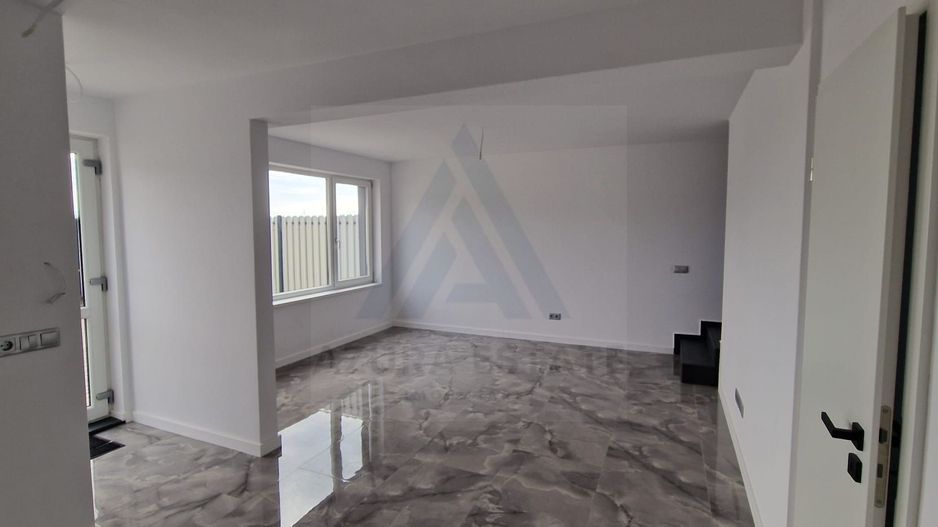 Casa moderna la cheie 5 camere 2 bai 120 mp utili si curte in Cristian - Poză 1