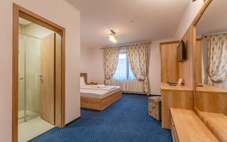 Pensiune Râșnov, 13 camere plus locuință proprietar, zonă Cetate - Poză 17