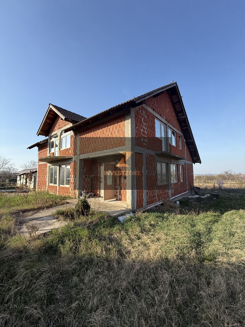 Casă spațioasă cu teren 806 mp - Poză 15