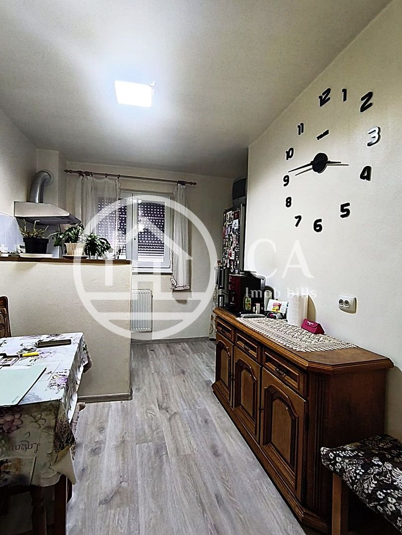 Apartament de vânzare cu 3 camere în zona Rogerius, Oradea - Poză 5