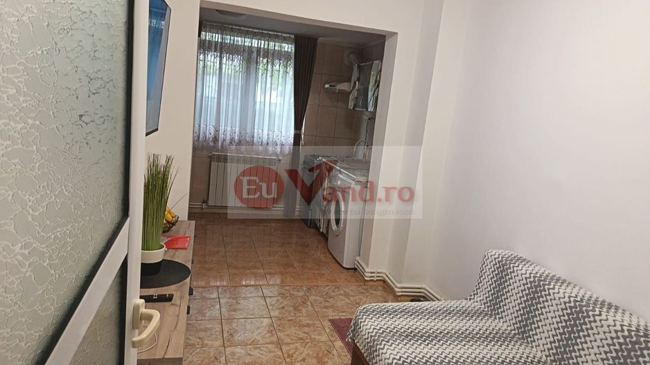 De vanzare apartament 3 camere – Micro 40 – Parter cu gradina, 58.000 euro - Poză 4