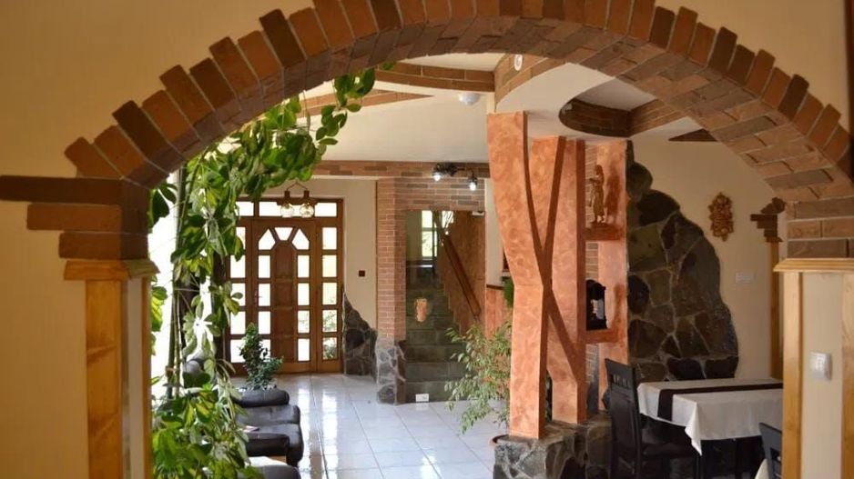 Pensiune P-E-M 9 camere,9 bai,1 bucatarie,teren 900 mp - Poză 12