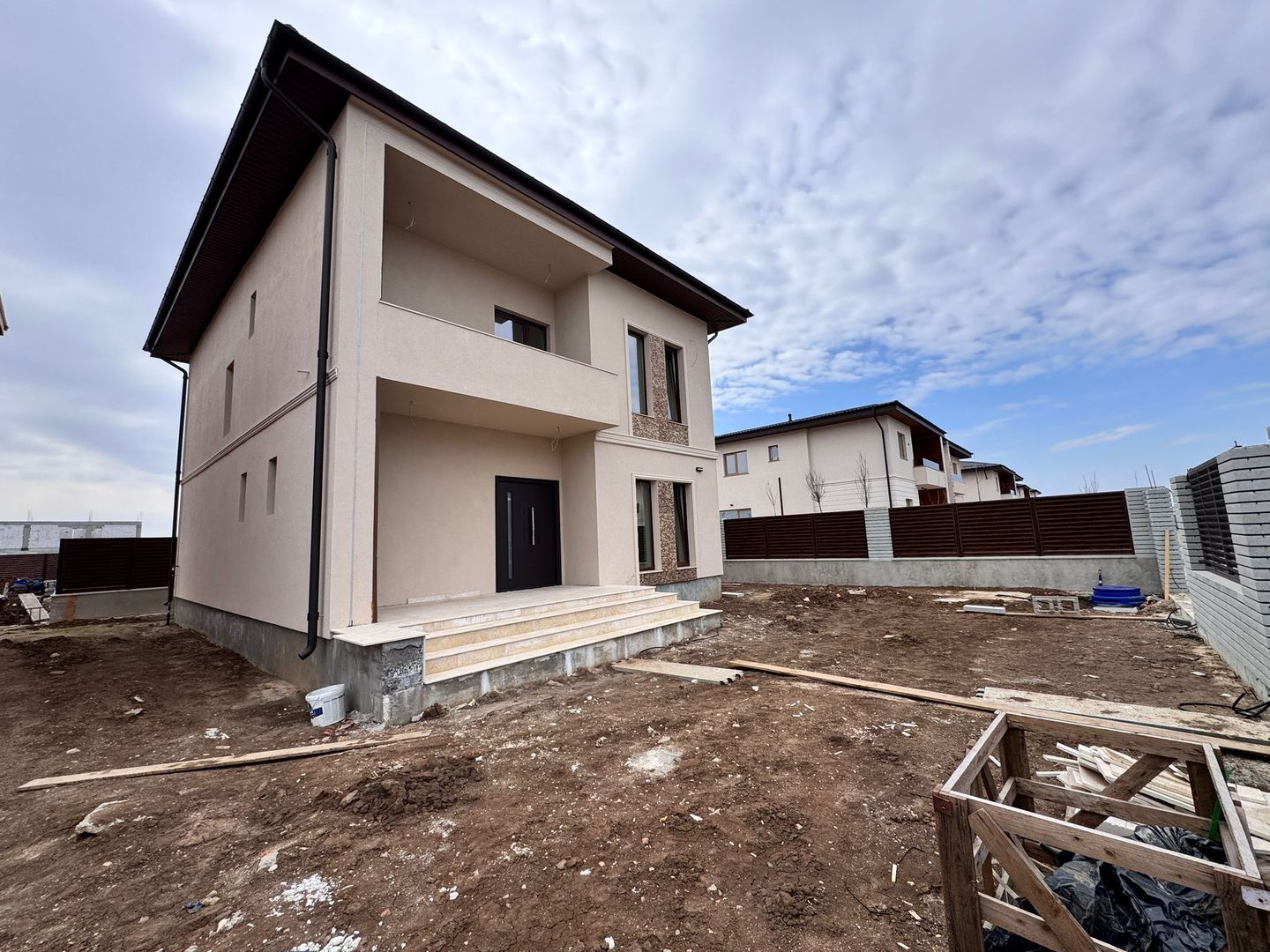 CASA INDIVIDUALA - 180 MP UTILI, TEREN 324, TOATE UTILITATILE, COMIS 0 - Poză 1