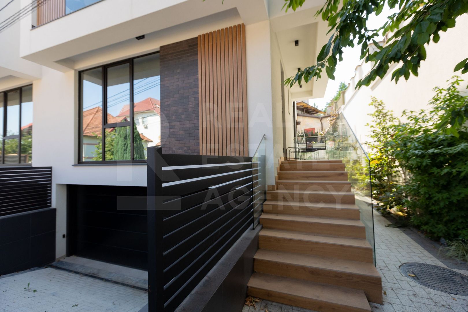Chirie, casă, 2 nivele, 4 camere, str. Bujorilor, Centru - Poză 3