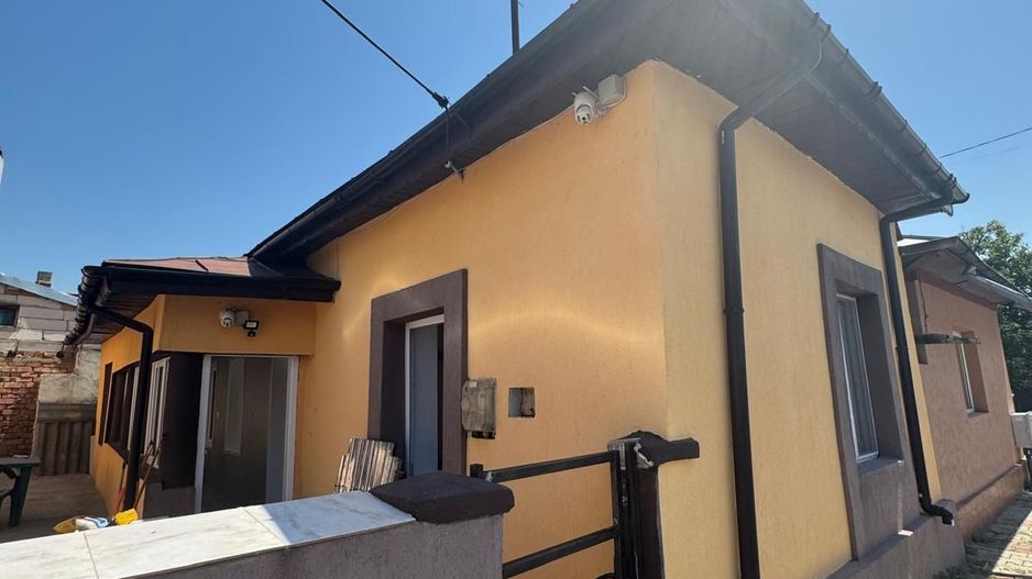 Casă renovată, 2 camere – str. Plevnei - Poză 1