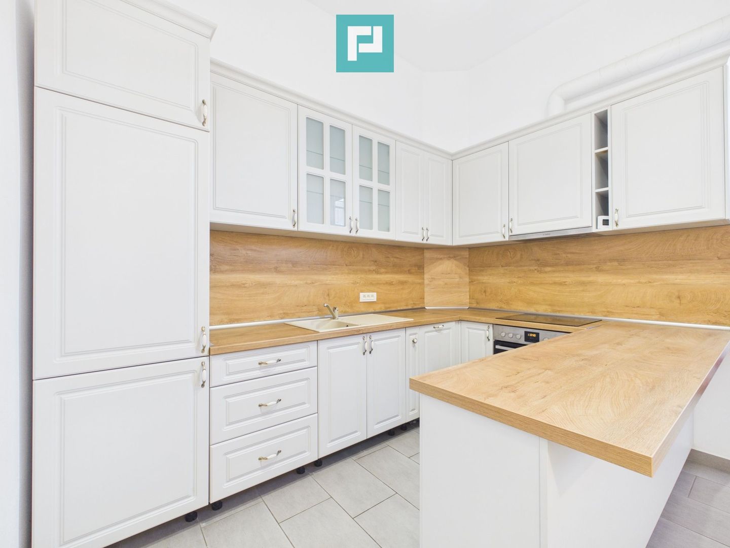 Apartament 3 camere, renovat în Zona Ultracentală - Poză 2