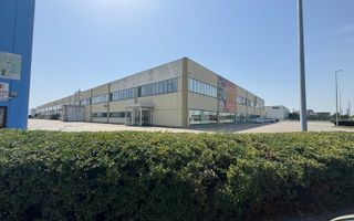 Spatiu de productie / depozitare 7600 mp si 5811 mp platforma betonata - Poză 4