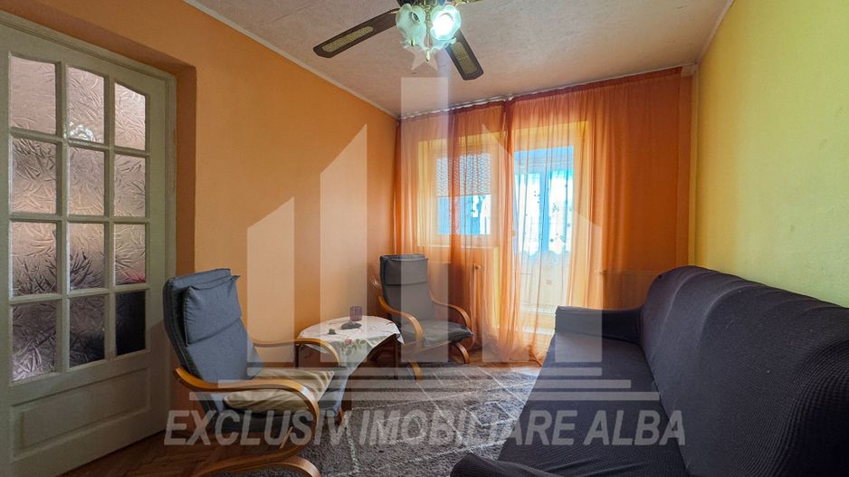 Apartament cu 3 camere decomandate de inchiriat, Cetate - Poză 2