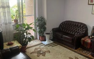 Vand apartament 3 camere - Poză 1