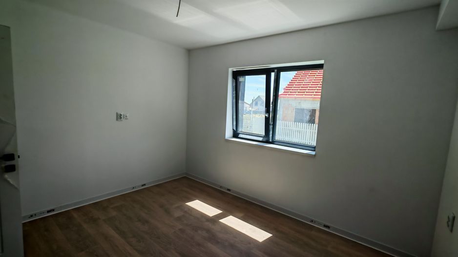 Casa individuala constructie NOUA Codlea,PARTER ,4 camere,curte 400 mp - Poză 5