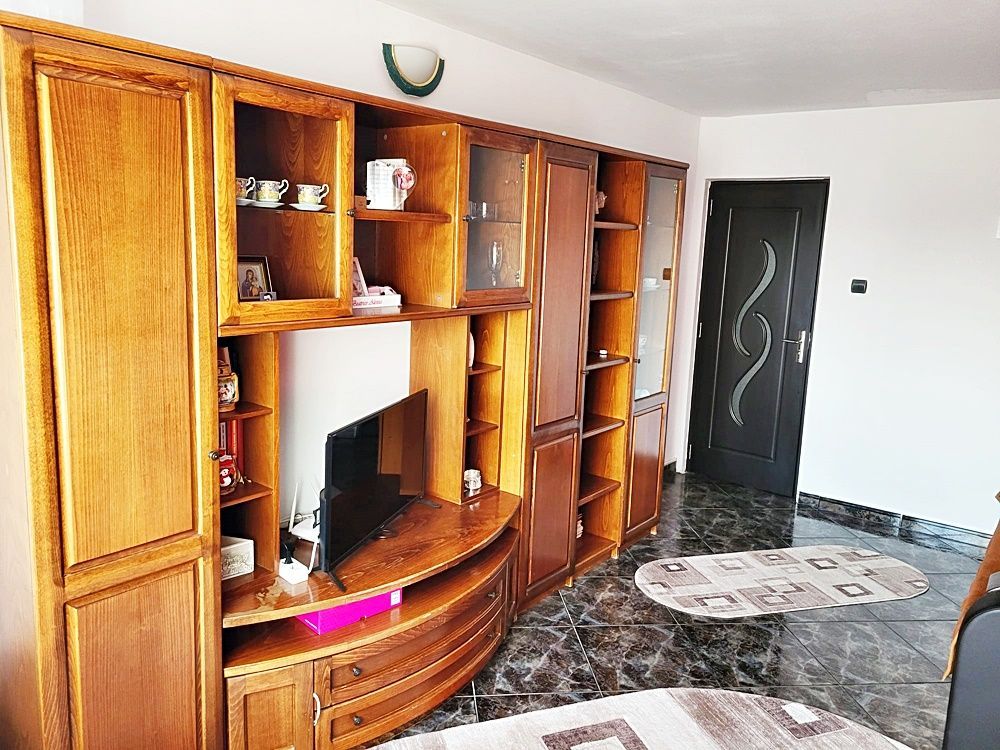Codlea, apartament 2 camere decomandat, etaj 1, mobilat, 75000 euro - Poză 2