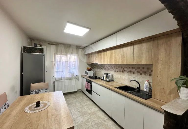 Apartament 3 camere zona Intre Lacuri - Poză 3