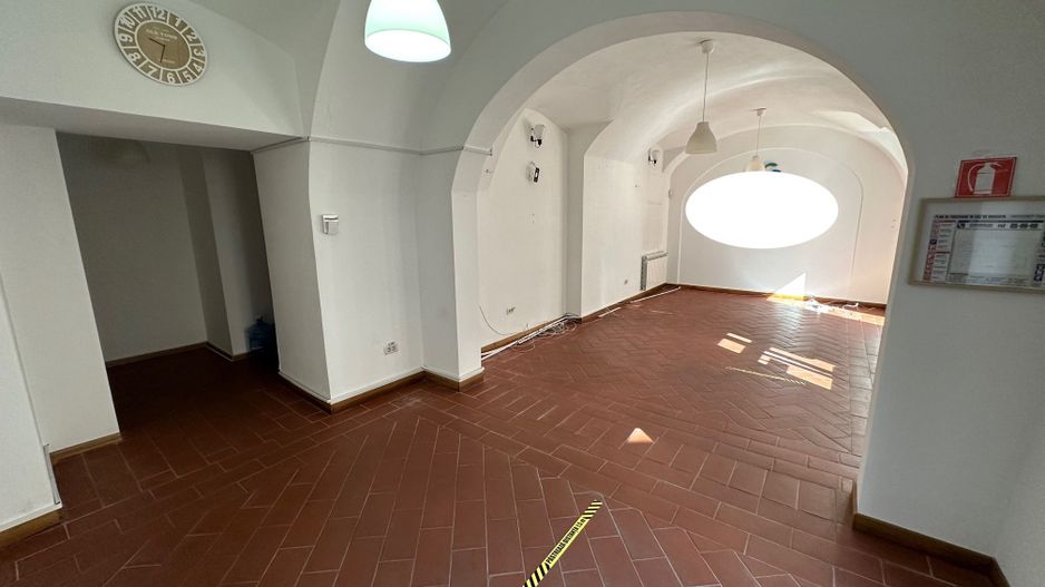 Spatiu de birouri - Unirii - 64 mp cu acces direct din str - Poză 1