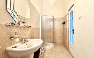 Birou renovat situat in Piata Unirii - Tribunal - Poză 7