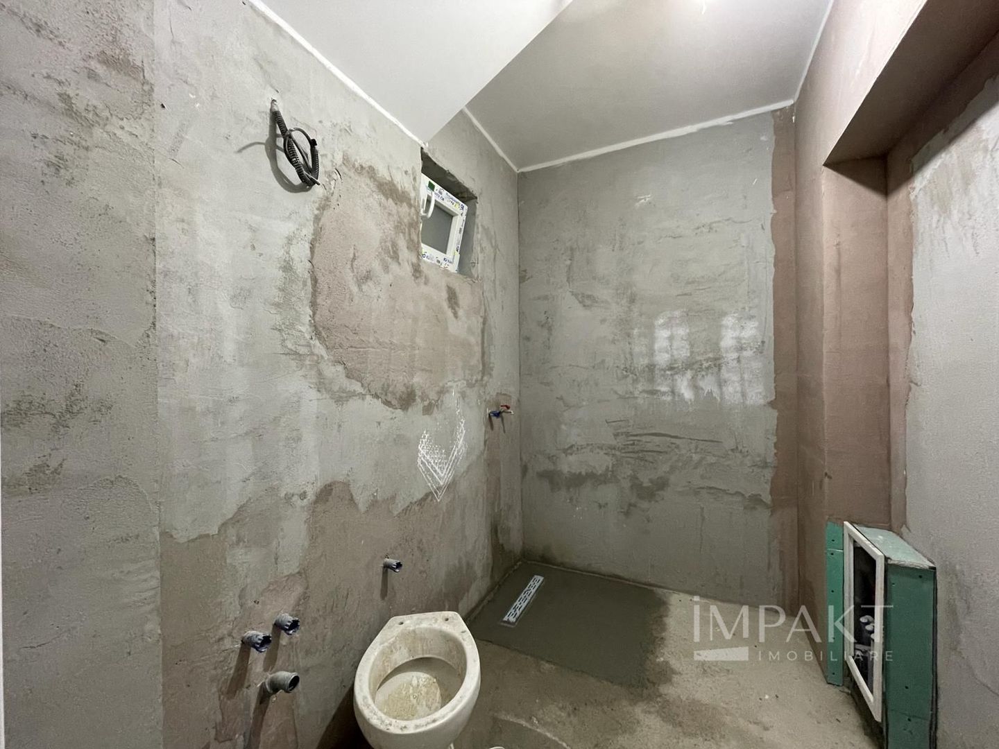 Spatiu comercial ultracentral cu vitrina si intrare direct din strada - Poză 11