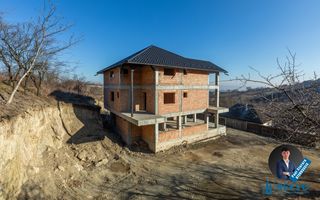 Pensiune/Vilă la roșu P+E+M în Sărata - Poză 5