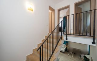 Vila in Tunari cu garaj si spatii de depozitare - Poză 26