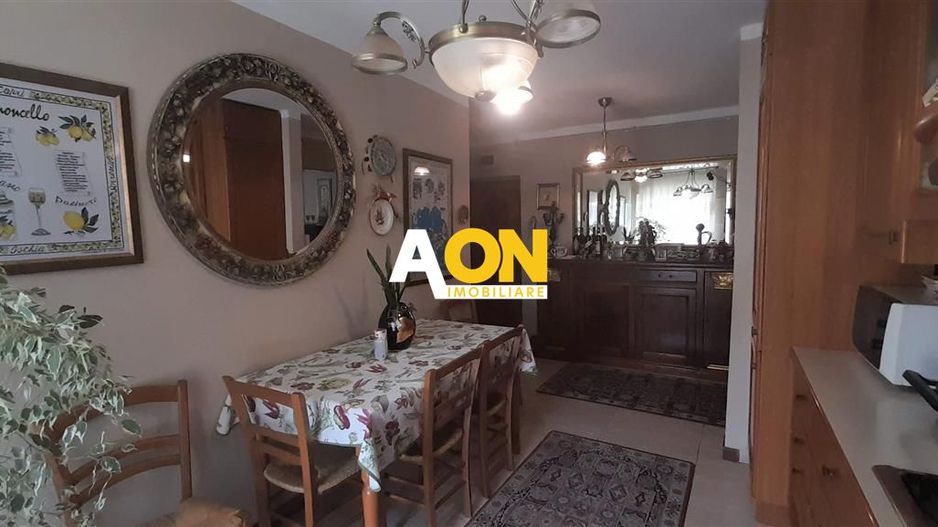 Apartament 3 camere cu scara interioara zona ultracentrala - Poză 3