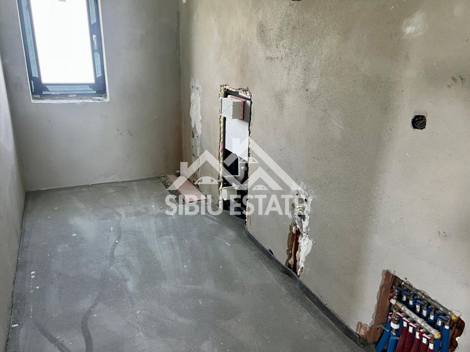 Casa individuala generoasa 5 camere, carport si pivnita curte 500 mp - Poză 15