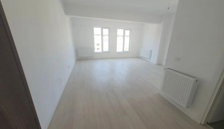 APARTAMENT 2 CAMERE DECOMANDAT RENOVAT