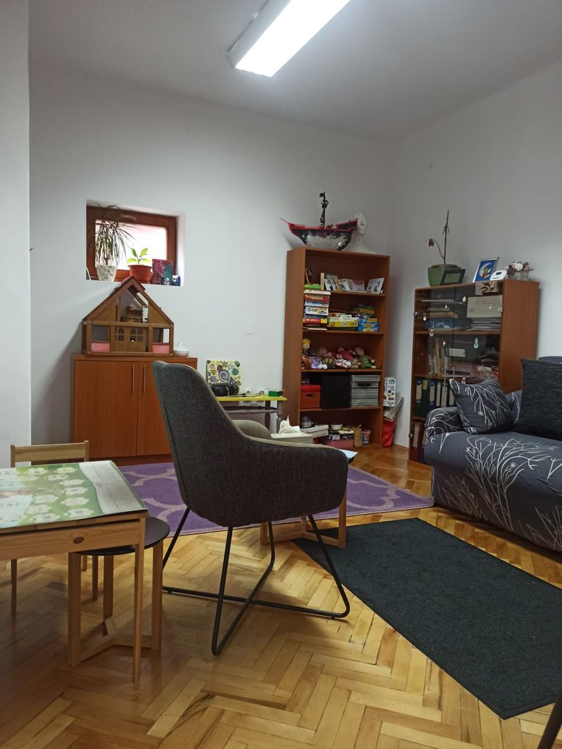 CASA CU 6 CAMERE ZONA CENTRAL - Poză 7