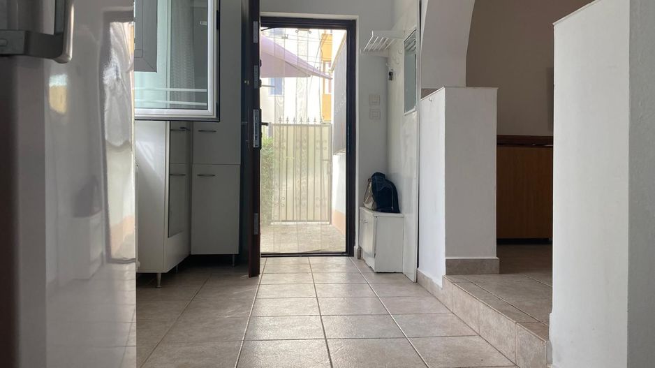 Modificat in 3 camere! Vanzare apartament in Targoviste-Micro 4 - Poză 7