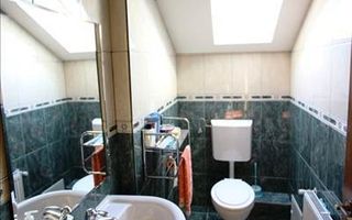 Vila spațioasă la intrare în Dumbravita - Poză 14