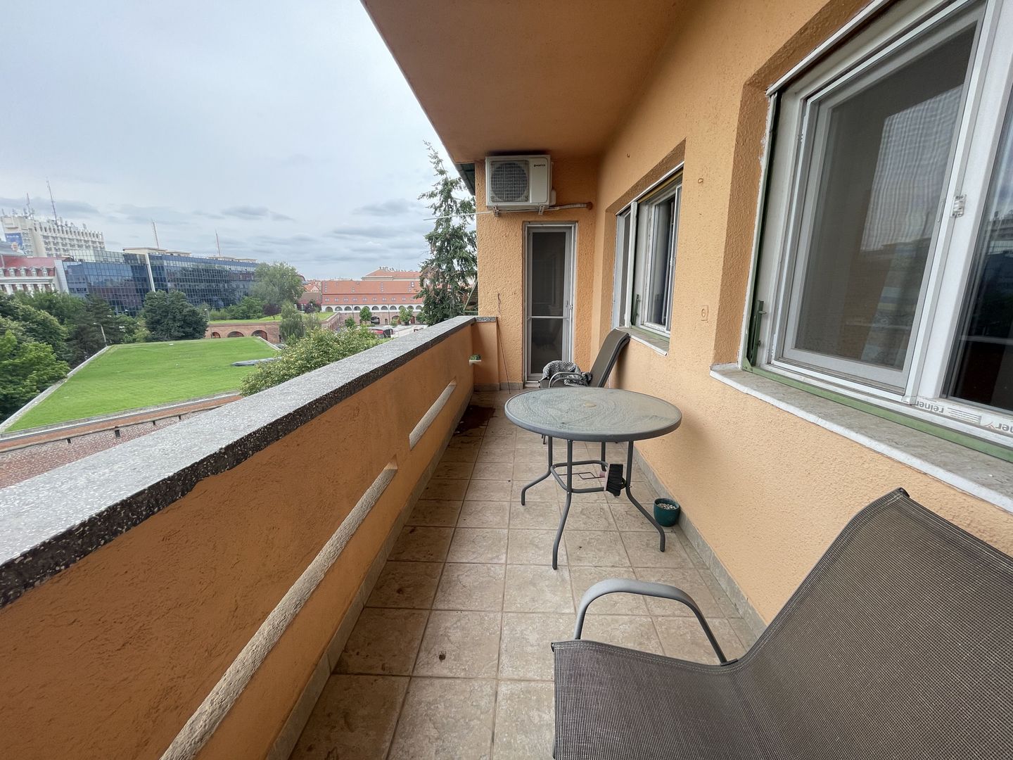 SPATIOS IN ZONA MEDICINEI -4 camere,garaj propriu si boxa - Poză 4