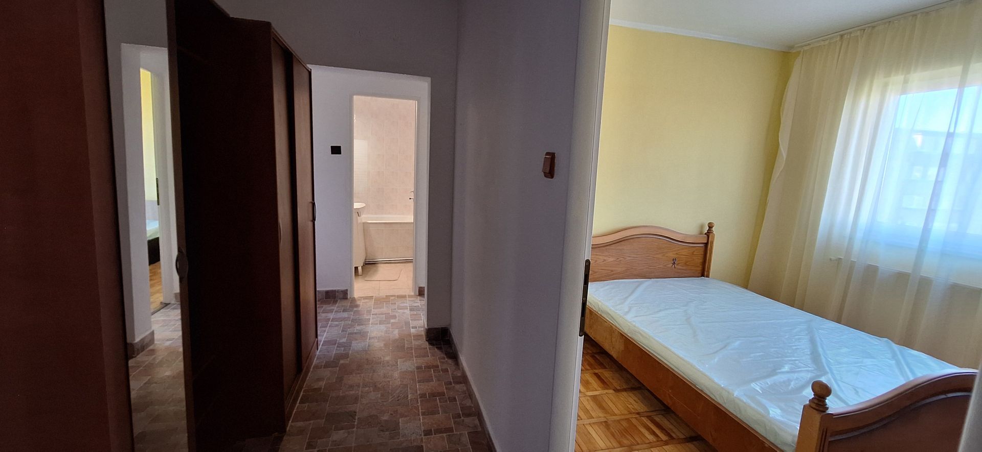Apartament cu 3 camere - Central - Poză 8