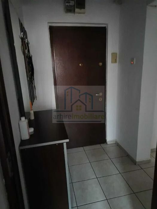 Apartament 3 camere, decomandat , etajul 1/10 - Poză 8