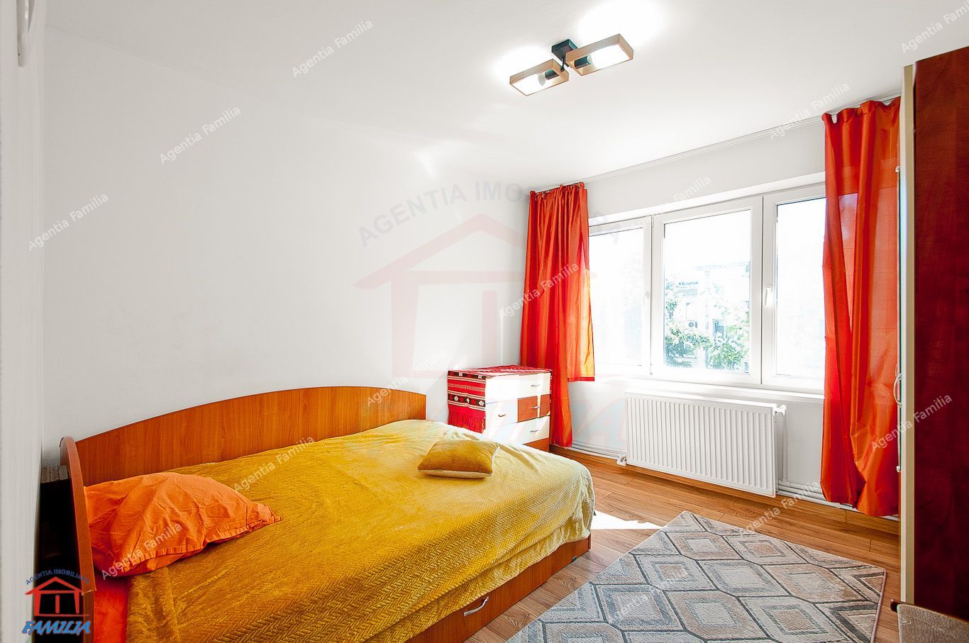 De vanzare apartament 2 camere Centru, etaj 3 - Poză 5
