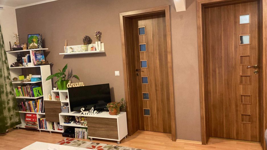 Vând apartament cu 3 camere - Poză 2