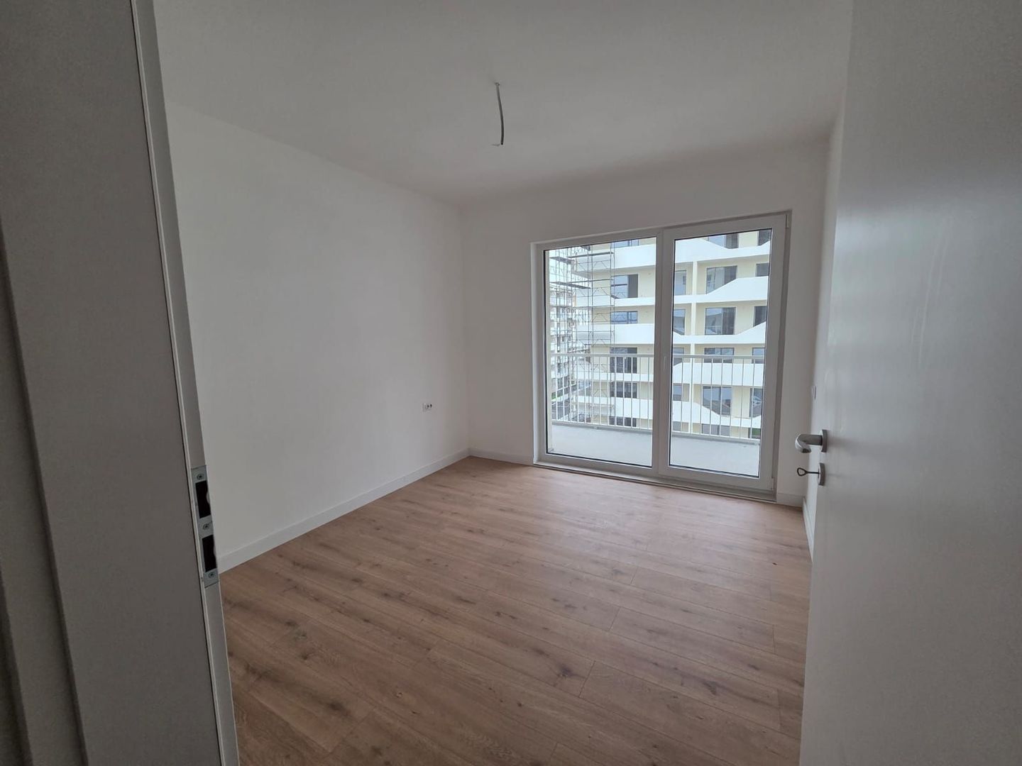 COMISION 0% !!!!VANZARE APARTAMENT 2 CAMERE CU  TERASA ZONA EROILOR - Poză 1
