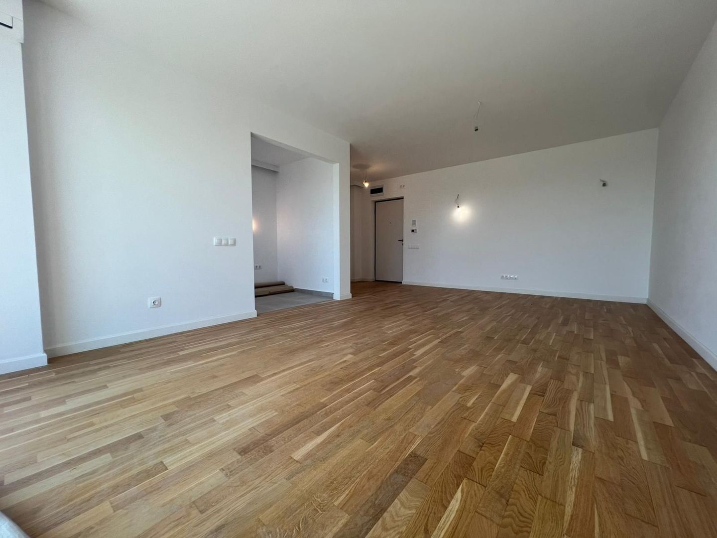 Apartament 2 Camere | Balcon cu Vedere spre Lac | Aproape de Metrou - Poză 2