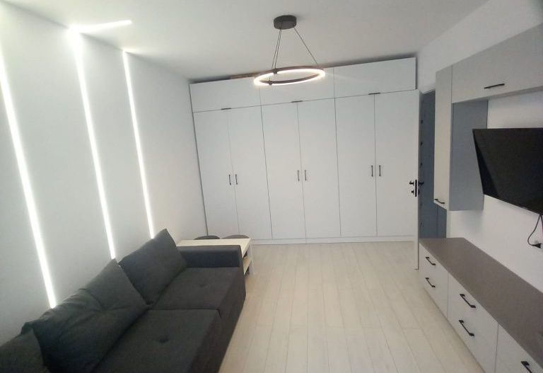 Închiriere apartament 2 camere, decomandat, cu loc de parcare - Poză 1